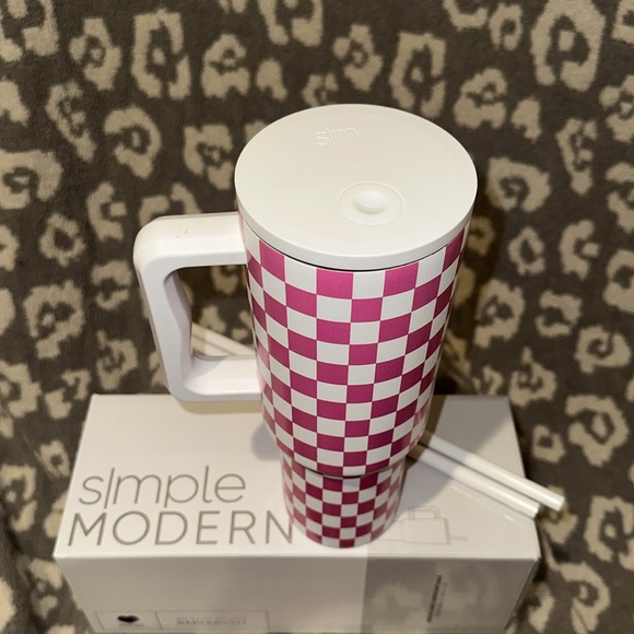 Simple Modern TREK 40oz Tumbler in Bubblegum Checkmate 😍 New 🆕 & Never Used 😍 - Picture 11 of 17